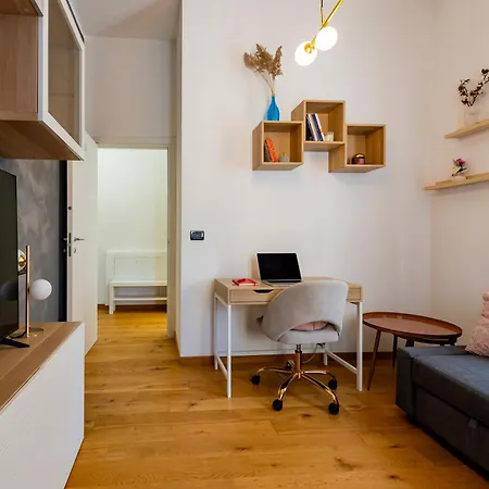 Guesthost - Modern Flat X4 Center Apartment