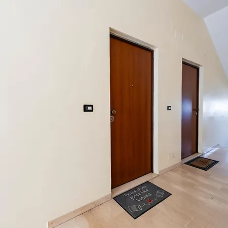 Guesthost - Modern Flat X4 Center