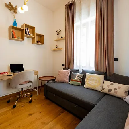 Guesthost - Modern Flat X4 Center *