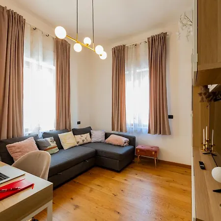 Guesthost - Modern Flat X4 Center *