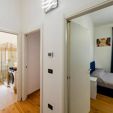 Guesthost - Modern Flat X4 Center Apartment